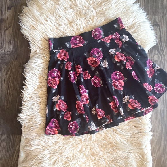 Divided by H&M Floral Skirt + Zipper - Picture 2 of 4